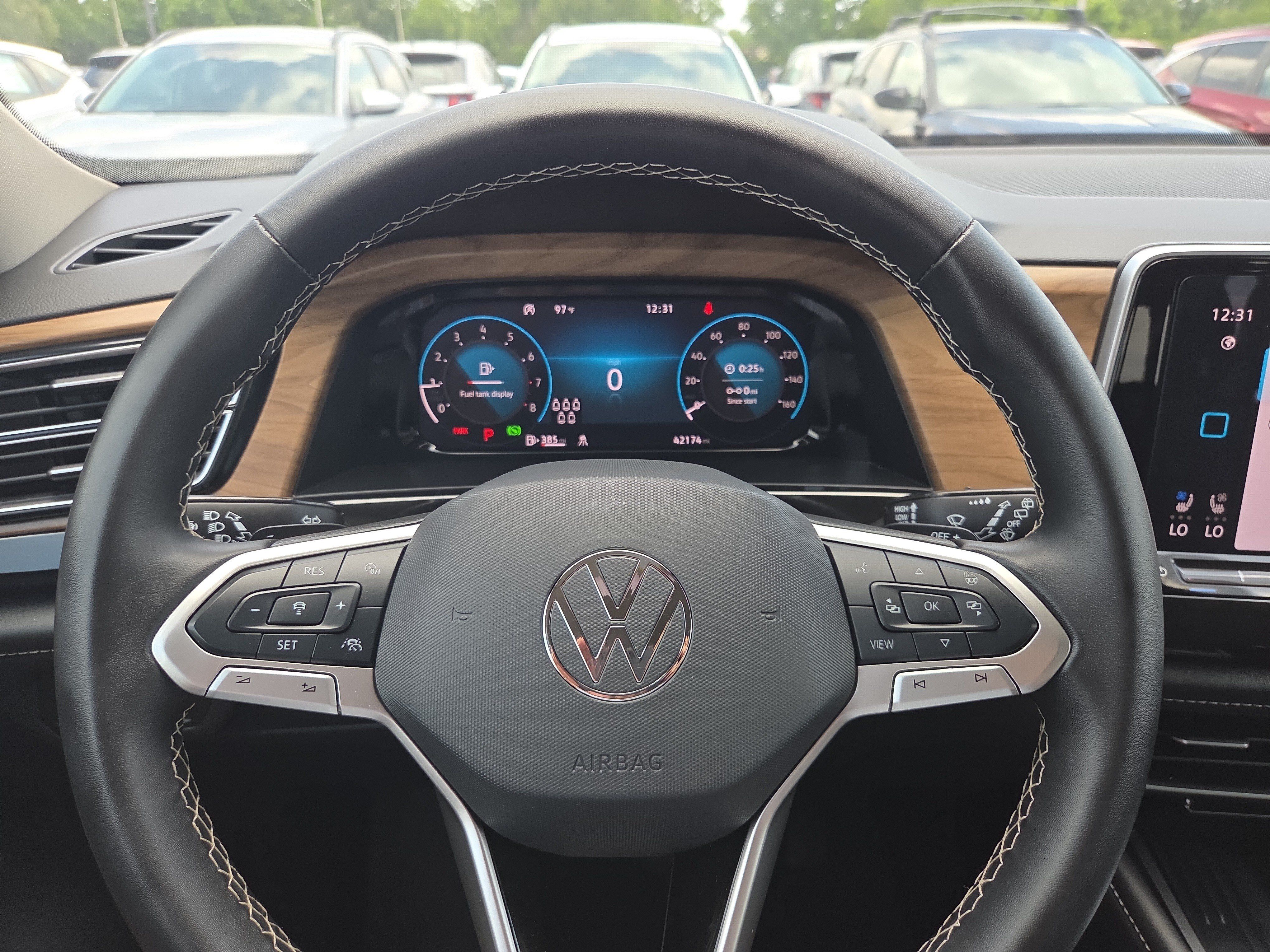 Used 2025 Volkswagen Atlas SE FWD image 12