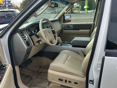 Used 2013 Ford Expedition XLT image 9