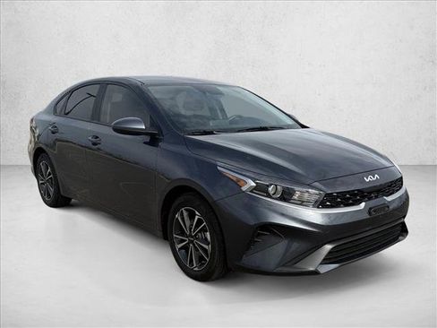 Used 2023 Kia Forte LXS image 3