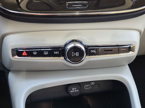 New 2025 Volvo XC40 B5 Ultra w/ Protection Package image 27