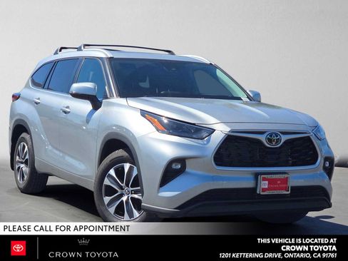 Used 2023 Toyota Highlander XLE FWD image 1
