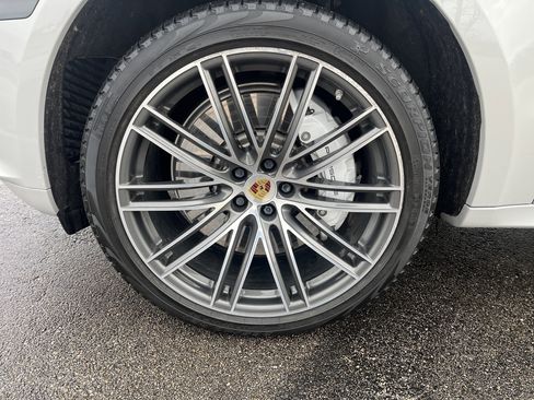 Used 2020 Porsche Macan Turbo image 23