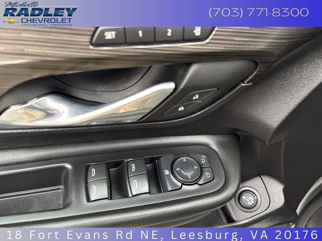 Used 2024 GMC Terrain SLT AWD/4WD image 13