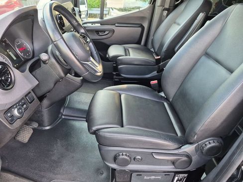 Used 2021 Mercedes-Benz Sprinter 2500 image 11