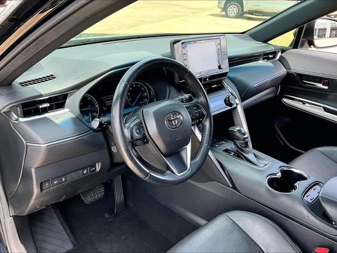 Used 2021 Toyota Venza XLE w/ Softex Package image 18