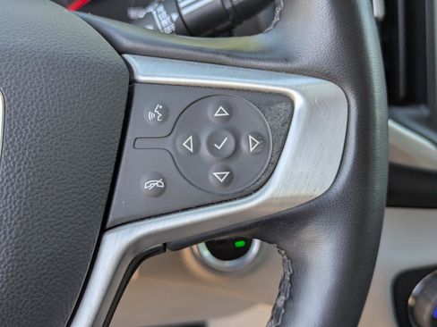 Used 2024 GMC Terrain SLT FWD image 19