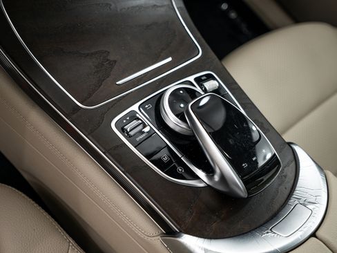 Used 2018 Mercedes-Benz GLC 300 4MATIC image 15