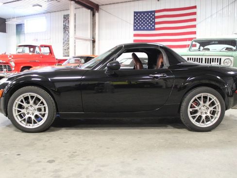 Used 2008 MAZDA MX-5 Miata Grand Touring w/ Premium Pkg image 3