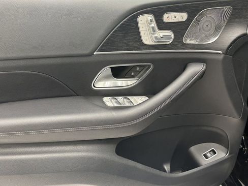 Used 2025 Mercedes-Benz GLS 450 4MATIC image 10