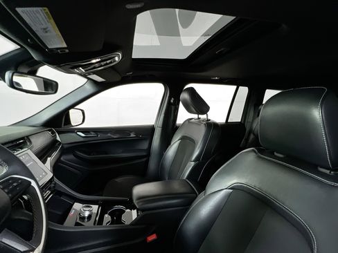 Used 2023 Jeep Grand Cherokee Altitude image 21