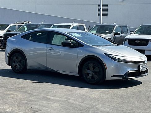 Used 2023 Toyota Prius LE image 4