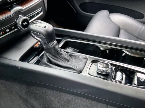 Used 2018 Volvo XC60 T6 Inscription w/ Convenience Package image 17