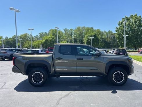 Used 2024 Toyota Tacoma TRD Off-Road AWD/4WD image 5