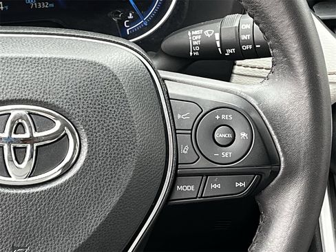 Used 2023 Toyota RAV4 XLE Premium image 14