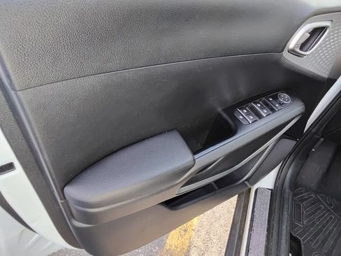 Used 2024 Kia Soul LX FWD image 9