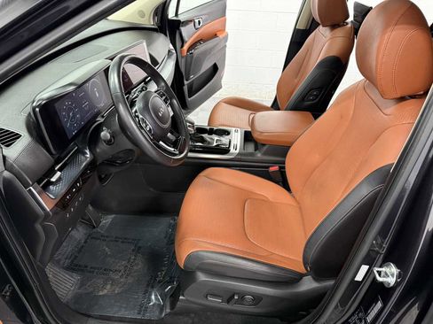 Used 2023 Kia Carnival SX Prestige image 11