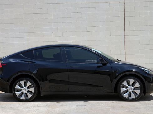 Used 2022 Tesla Model Y Long Range AWD/4WD image 52