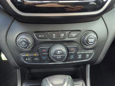 Used 2020 Jeep Cherokee Limited image 8