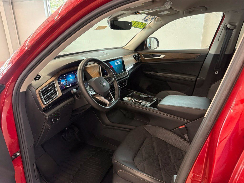 Used 2024 Volkswagen Atlas SE AWD/4WD image 32