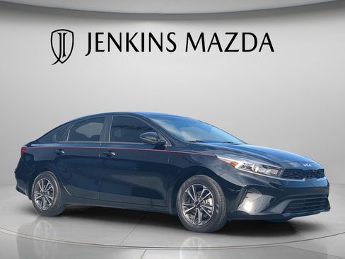 Used 2023 Kia Forte LXS w/ LXS Technology Package FWD image 1