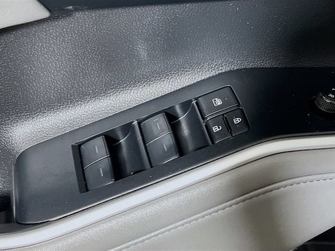 Certified 2024 Toyota Highlander XLE AWD/4WD image 16