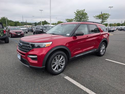 Certified 2020 Ford Explorer XLT w/ Equipment Group 202A AWD/4WD image 7