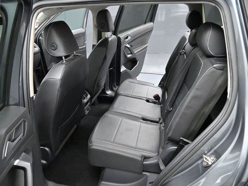 Used 2021 Volkswagen Tiguan SE FWD image 25