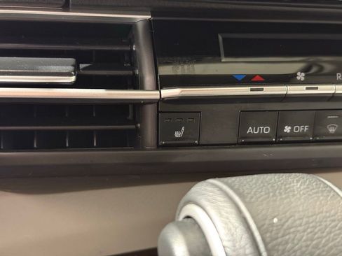 Used 2023 Toyota Sienna XLE image 31