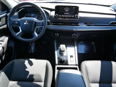 Used 2022 Mitsubishi Outlander ES AWD/4WD image 10