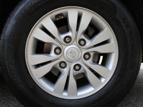 Used 2012 Kia Sedona LX w/ PWR Pkg FWD image 18