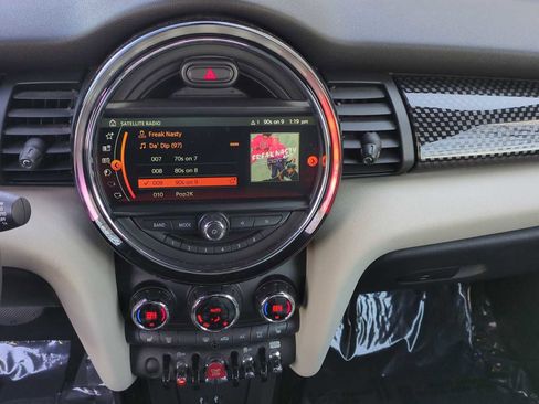 Used 2019 MINI Cooper S w/ Signature Upholstery Package image 27