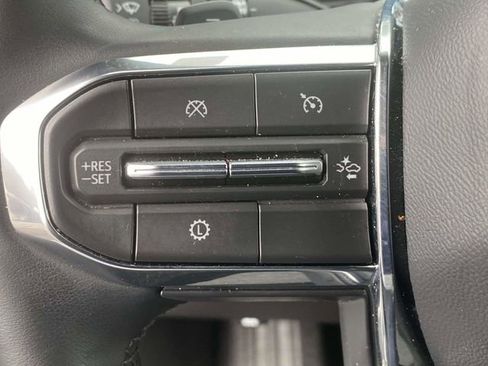 Used 2025 GMC Acadia Elevation image 25