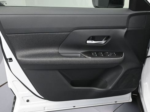 New 2026 Nissan Kicks SV image 10