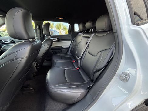 Used 2025 Jeep Compass Limited AWD/4WD image 38