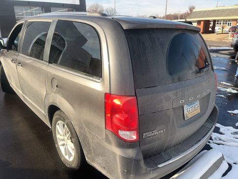 Used 2018 Dodge Grand Caravan SXT image 4