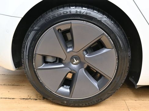 Used 2022 Tesla Model 3 Long Range AWD/4WD image 12