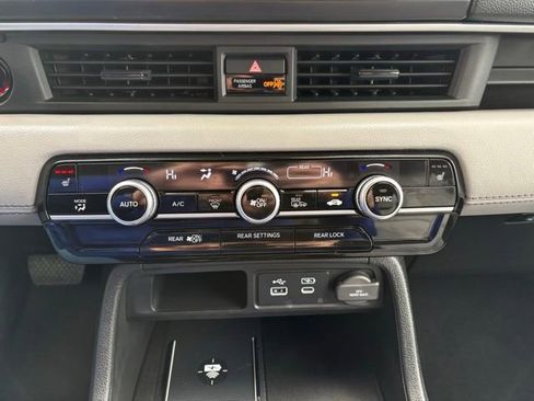 Used 2025 Honda Pilot EX-L image 19