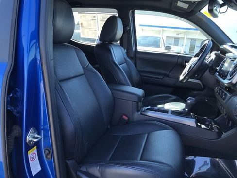 Used 2018 Toyota Tacoma Limited image 28