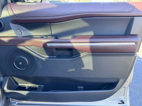 Used 2024 Ford Expedition Limited image 32