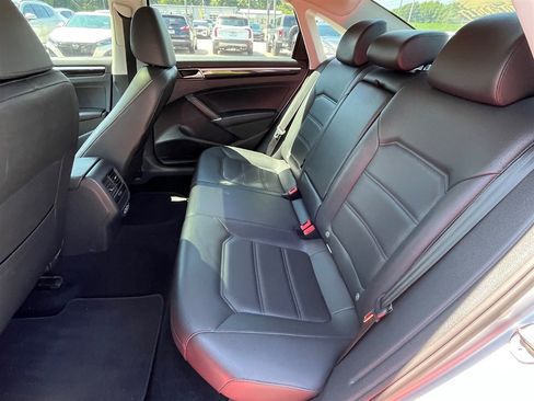 Used 2019 Volkswagen Passat 2.0T SE R-Line FWD image 4