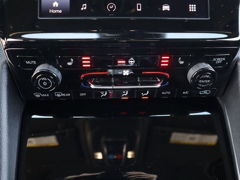 New 2025 Jeep Grand Cherokee Altitude image 7