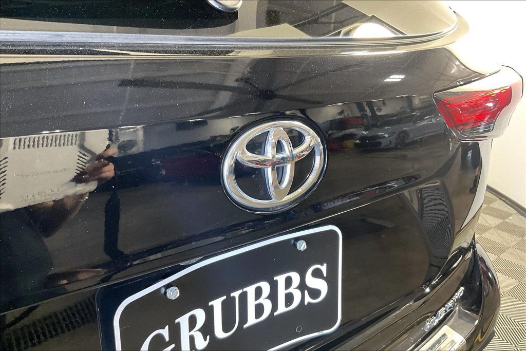 Used 2022 Toyota Highlander XLE AWD/4WD image 41
