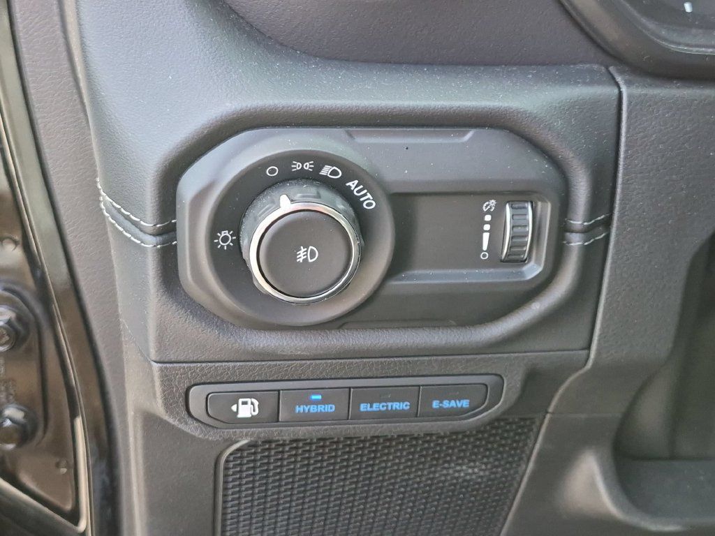 Used 2024 Jeep Wrangler Unlimited Sahara w/ Safety Group AWD/4WD image 13