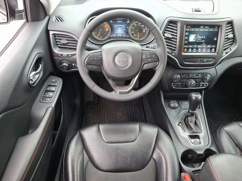 Used 2022 Jeep Cherokee Trailhawk image 12