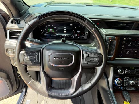 Used 2023 GMC Yukon XL Denali Ultimate AWD/4WD image 25