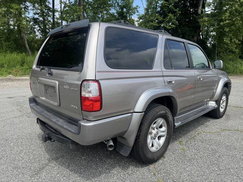 Used 2002 Toyota 4Runner SR5 AWD/4WD image 7