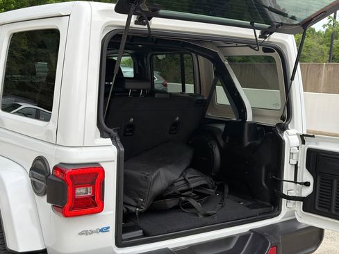 Used 2022 Jeep Wrangler Unlimited Sahara AWD/4WD image 8