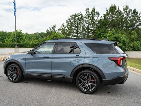 Used 2025 Ford Explorer ST AWD/4WD image 7
