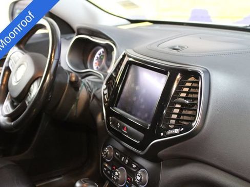 Used 2019 Jeep Cherokee Limited w/ Safetytec Group AWD/4WD image 10