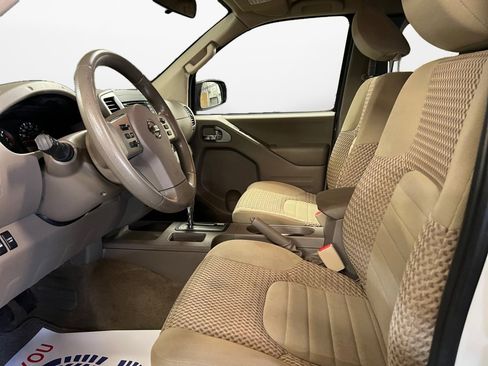 Used 2016 Nissan Frontier SV image 11